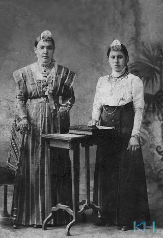 Black and white photo of two women from the past, representing ancestral connections